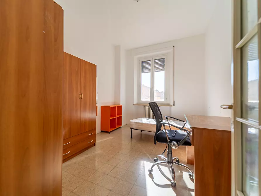 Immagine 15 di Pentalocale in vendita  in Viale Osacca 4 a Parma