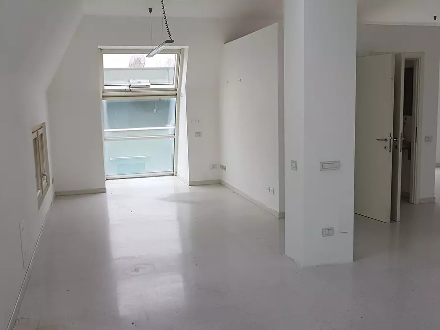 Immagine 13 di Ufficio in affitto  in Via Massimo D'Azeglio 20 a Lodi