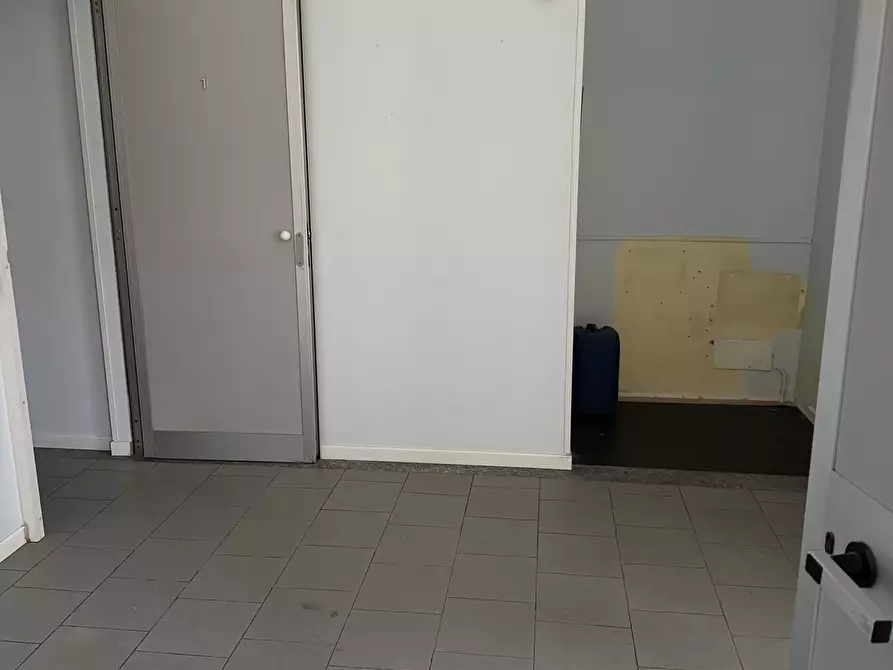 Immagine 17 di Locale commerciale in vendita  in via defendente 29 a Lodi