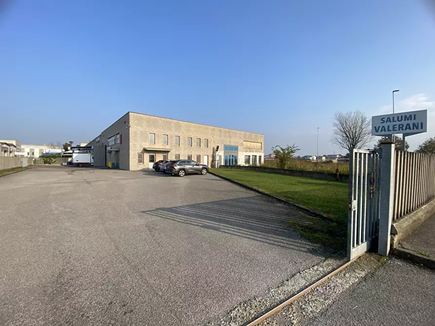 Immagine 1 di Capannone industriale in vendita  in S.s. 415 Paullese 415 a Pandino