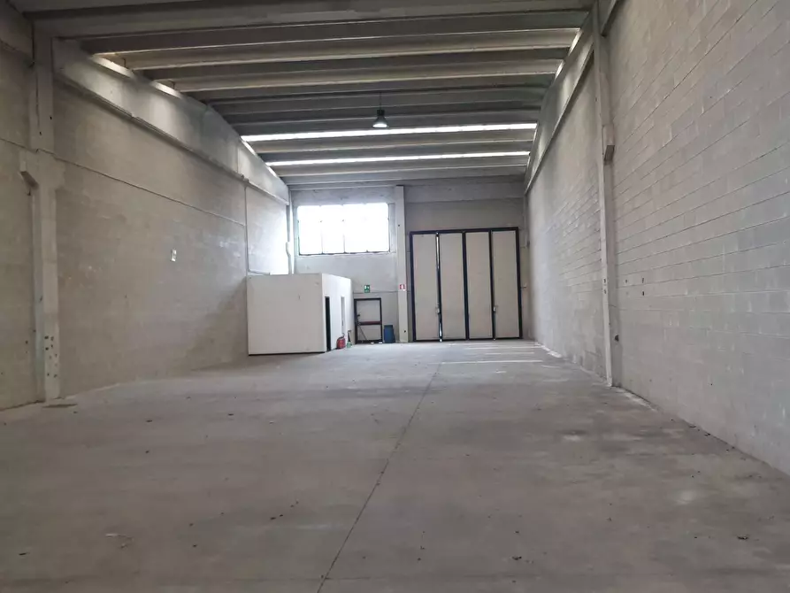 Immagine 18 di Capannone industriale in vendita  in SP193 2 a Maleo