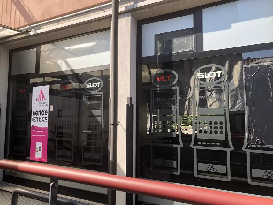 Immagine 6 di Locale commerciale in vendita  in Via Defendente Lodi 33 a Lodi