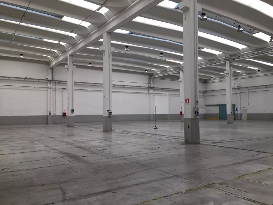 Immagine 2 di Capannone industriale in affitto  a Milano