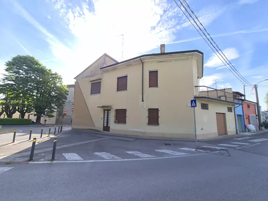 Immagine 2 di Villa in vendita  in Via Baldesio 109 a Casalmaggiore