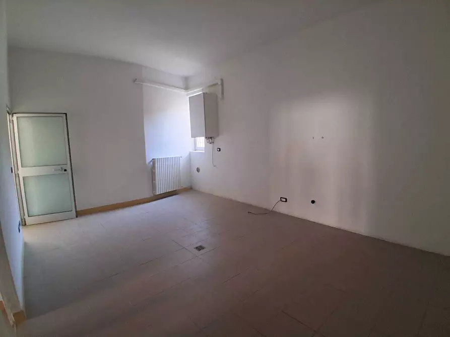 Immagine 6 di Locale commerciale in vendita  in Via Azzo Porzio 118 a Casalmaggiore