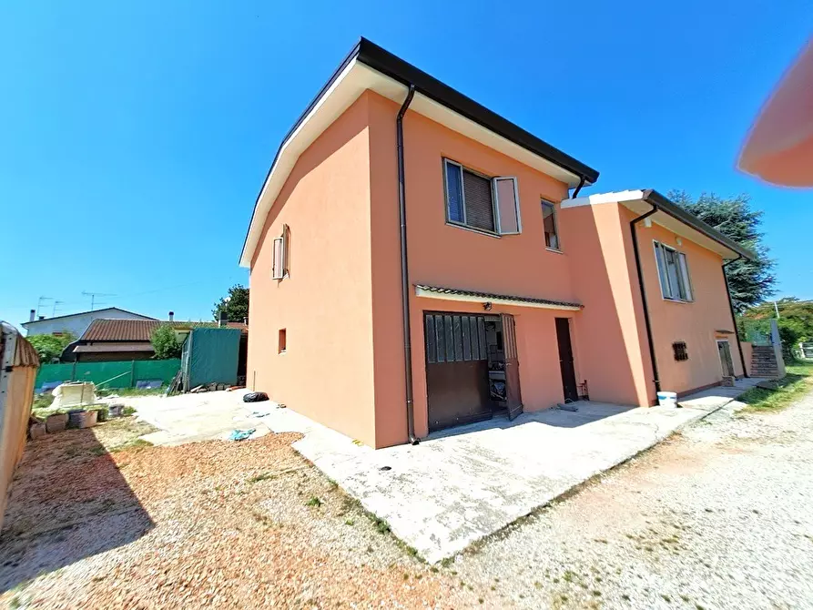 Immagine 15 di Casa indipendente in vendita  a Rovigo