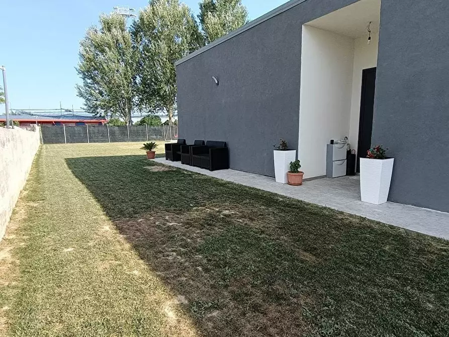 Immagine 2 di Casa indipendente in vendita  a Rovigo