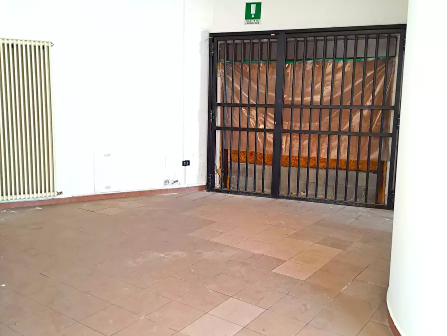 Immagine 12 di Attività commerciale in affitto  a Rovigo