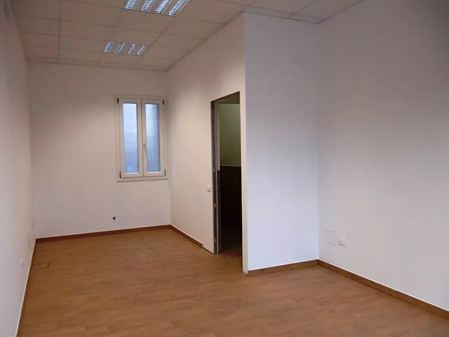 Immagine 1 di Locale commerciale in affitto  in VIA SAVONAROLA 55 a Rovigo