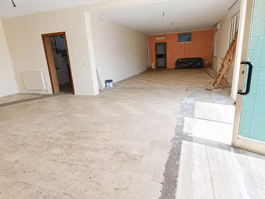 Immagine 3 di Palazzo in vendita  in Via O. Munerati 141 a Rovigo