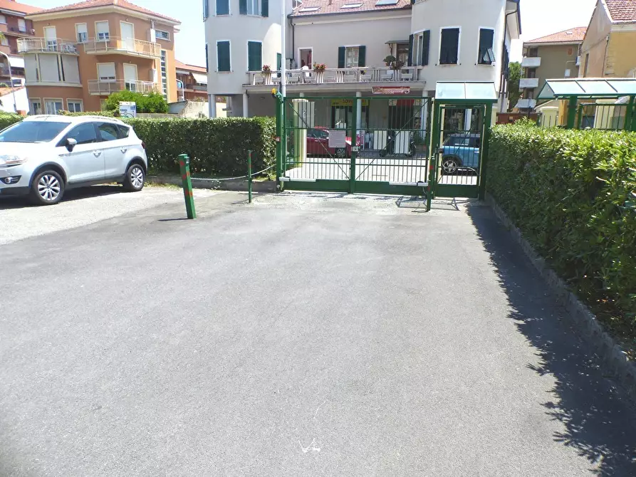 Immagine 34 di Bilocale in vendita  in Via Aurelia 82 a San Bartolomeo Al Mare