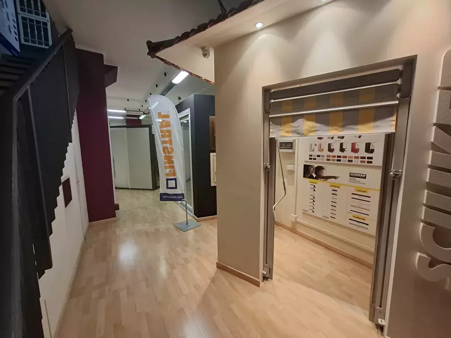 Immagine 48 di Locale commerciale in vendita  a Torino