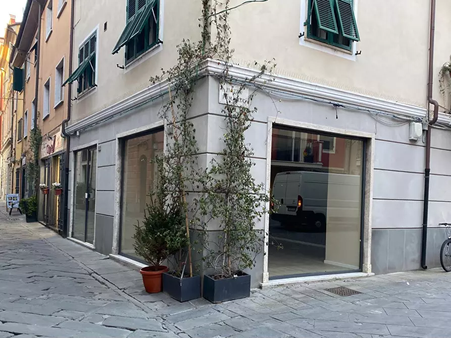 Immagine 1 di Locale commerciale in affitto  a Sarzana