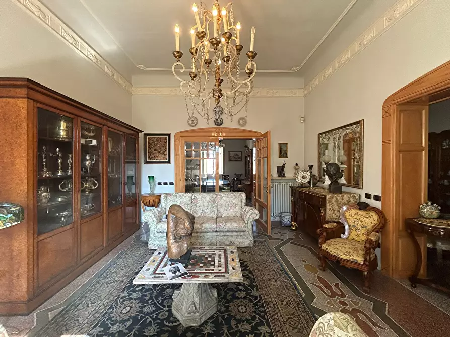 Immagine 13 di Pentalocale in vendita  a Sarzana