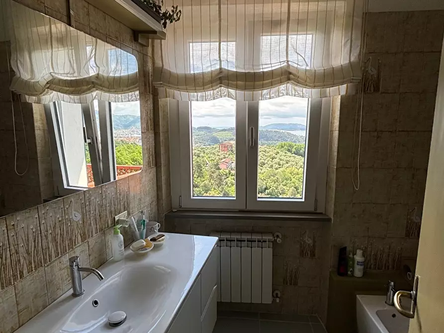 Immagine 26 di Casa indipendente in vendita  a La Spezia