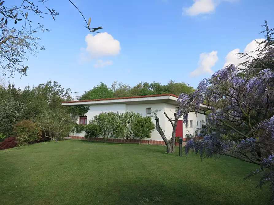 Immagine 25 di Villa in vendita  a Sarzana