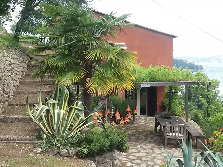 Immagine 1 di Casa indipendente in vendita  a Portovenere