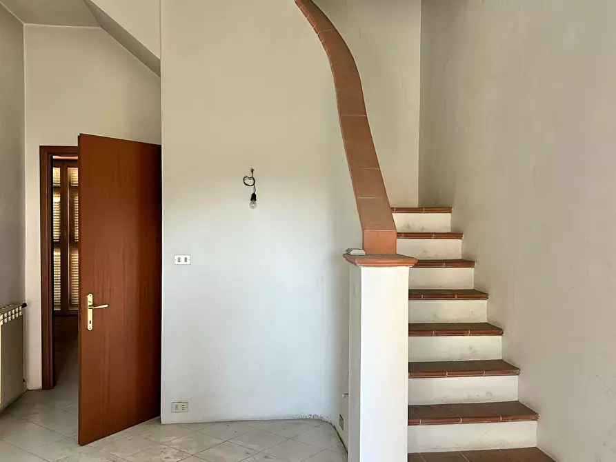 Immagine 17 di Locale commerciale in vendita  a Sarzana