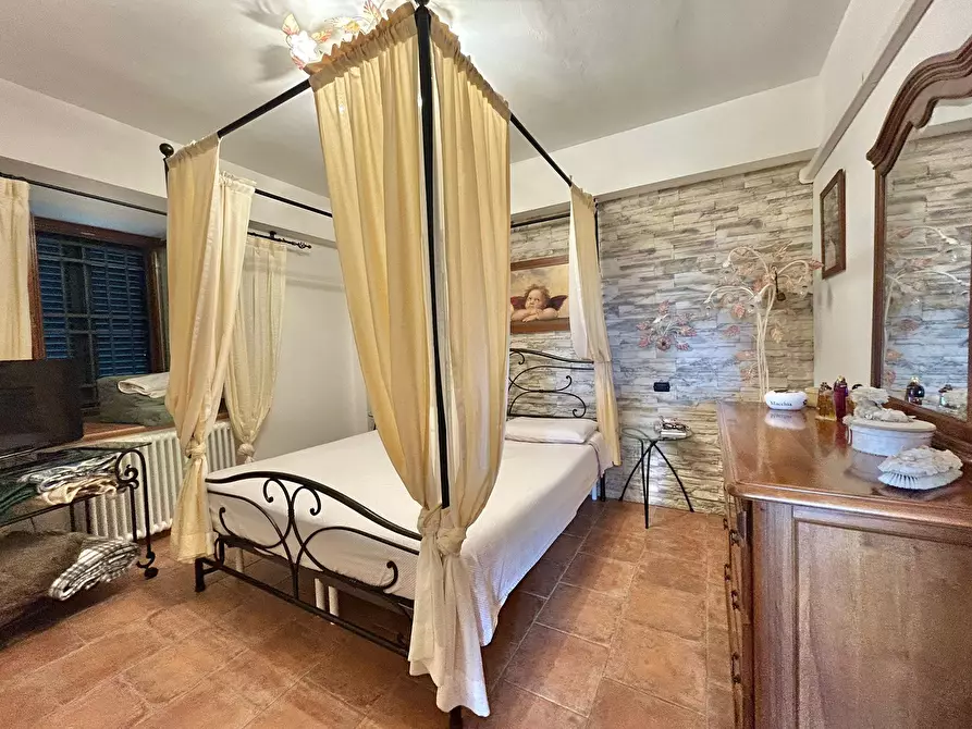 Immagine 25 di Villa in vendita  a Sarzana