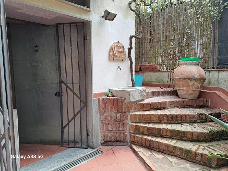 Immagine 2 di Locale commerciale in affitto  a Sarzana