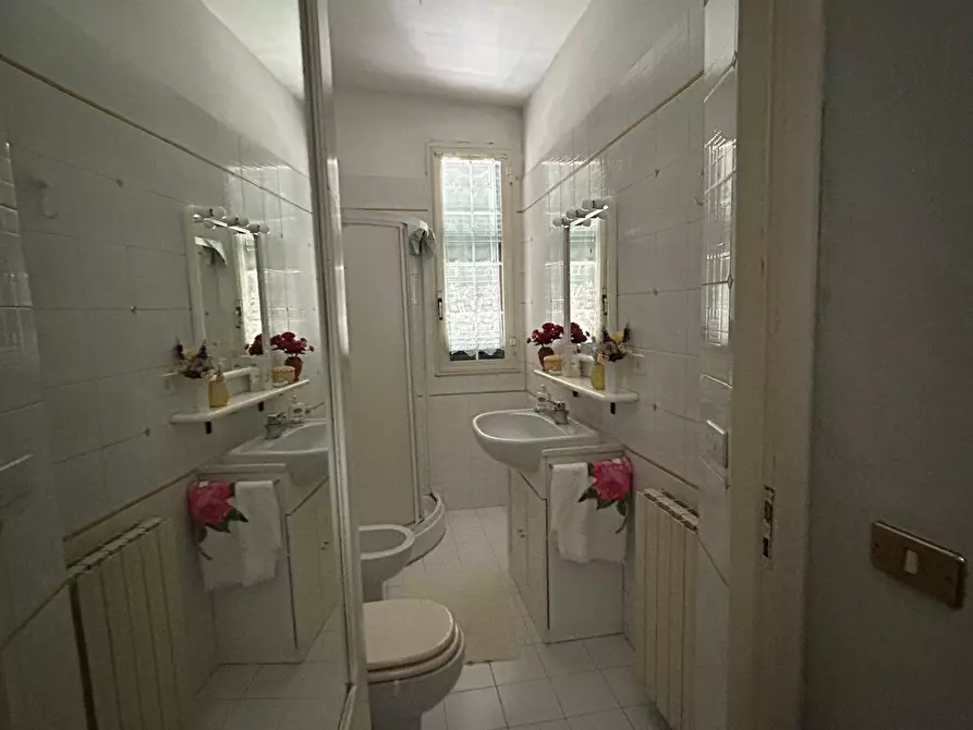 Immagine 33 di Porzione di casa in vendita  a Sarzana