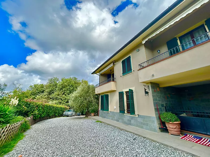 Immagine 12 di Villa in vendita  a Sarzana