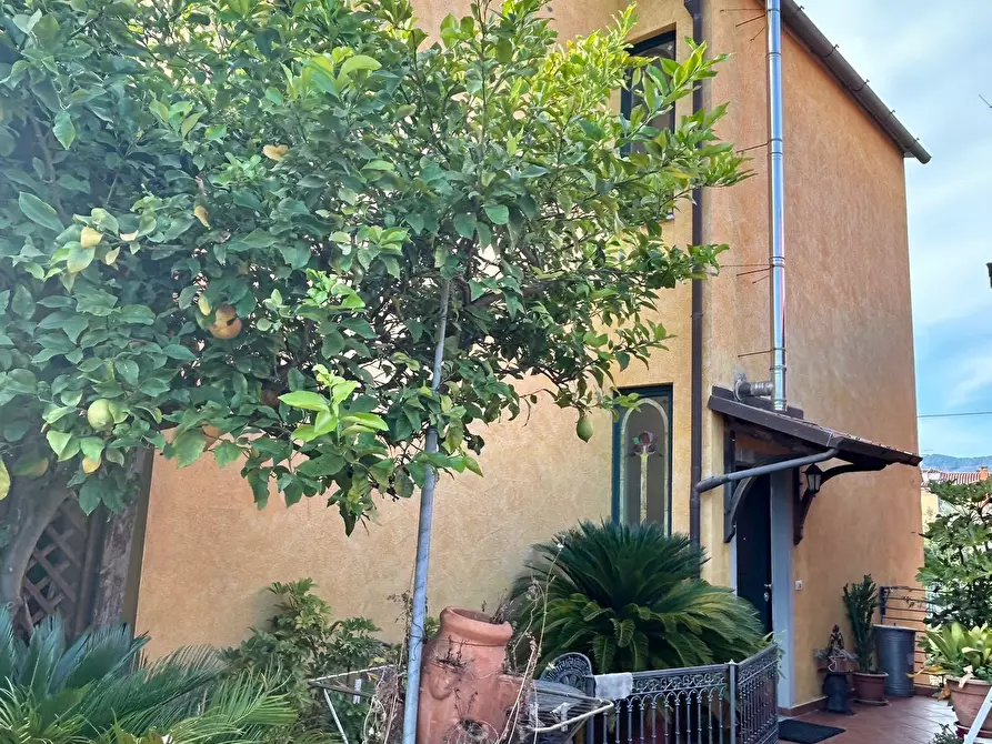 Immagine 6 di Villetta a schiera in vendita  a Sarzana