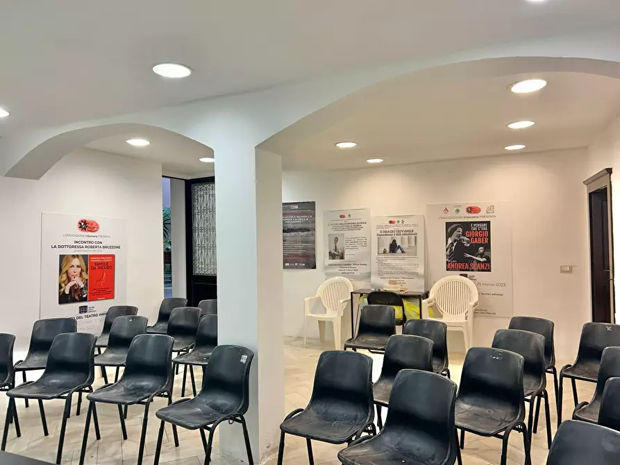 Immagine 1 di Locale commerciale in vendita  a Sarzana