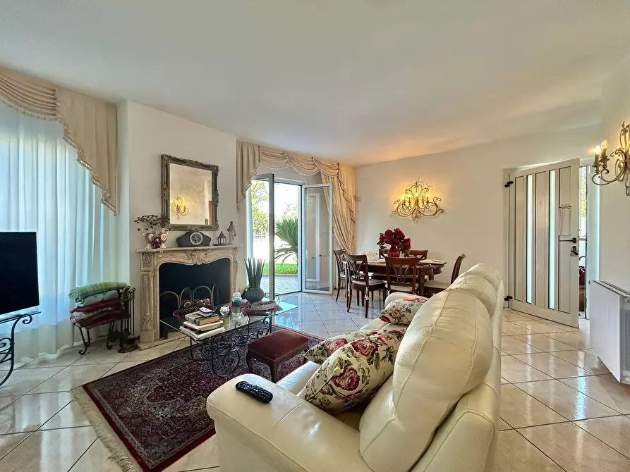 Immagine 31 di Pentalocale in vendita  a Fosdinovo