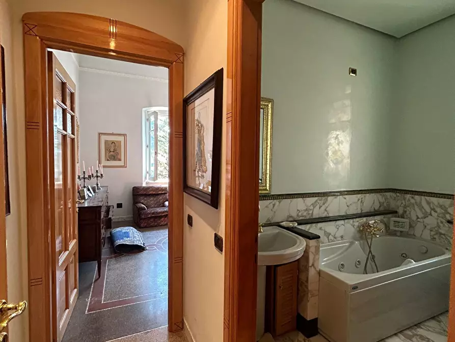 Immagine 26 di Pentalocale in vendita  a Sarzana