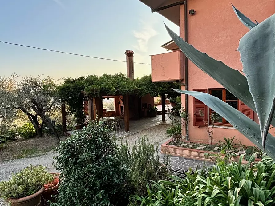 Immagine 14 di Villa in vendita  a Fosdinovo