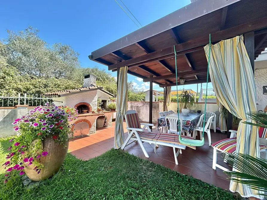 Immagine 3 di Porzione di casa in vendita  a Fosdinovo