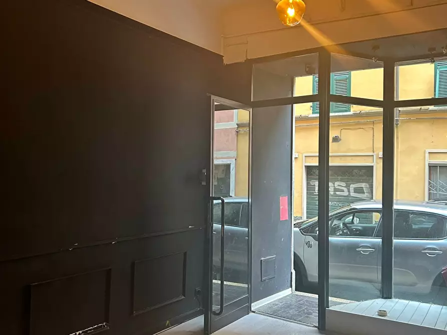 Immagine 6 di Locale commerciale in vendita  a Sarzana