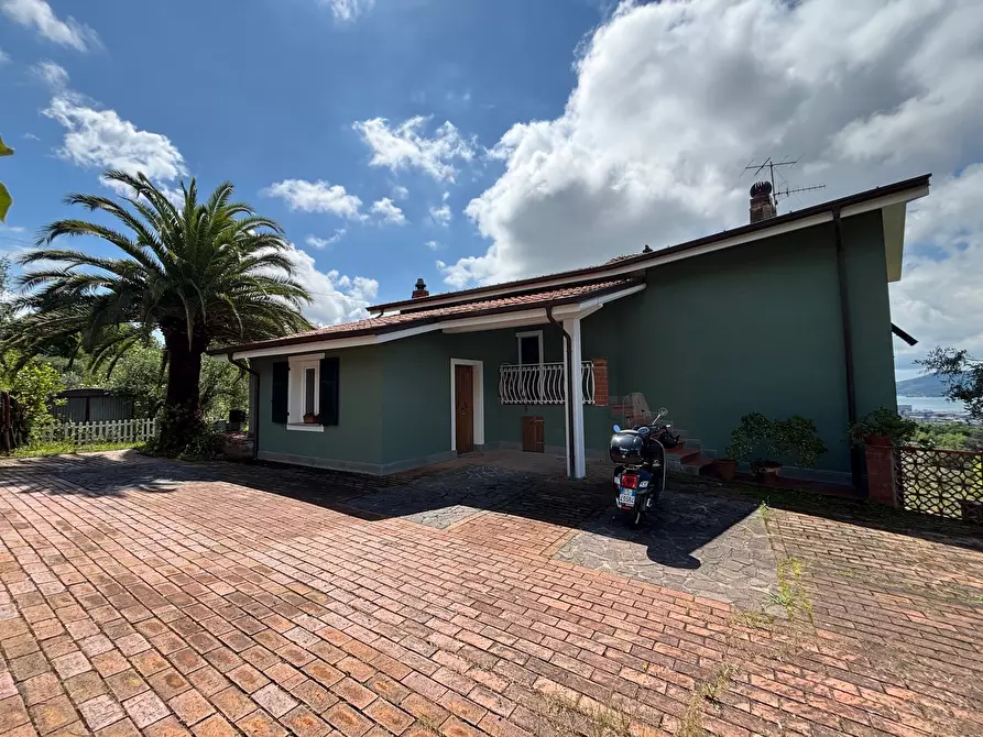 Immagine 7 di Casa indipendente in vendita  a La Spezia