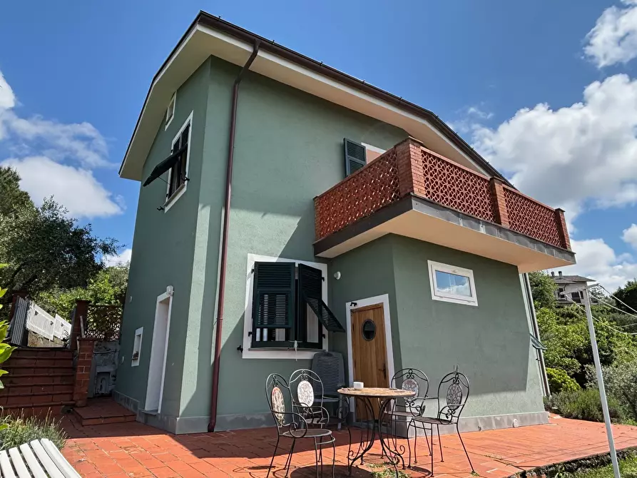 Immagine 5 di Casa indipendente in vendita  a La Spezia