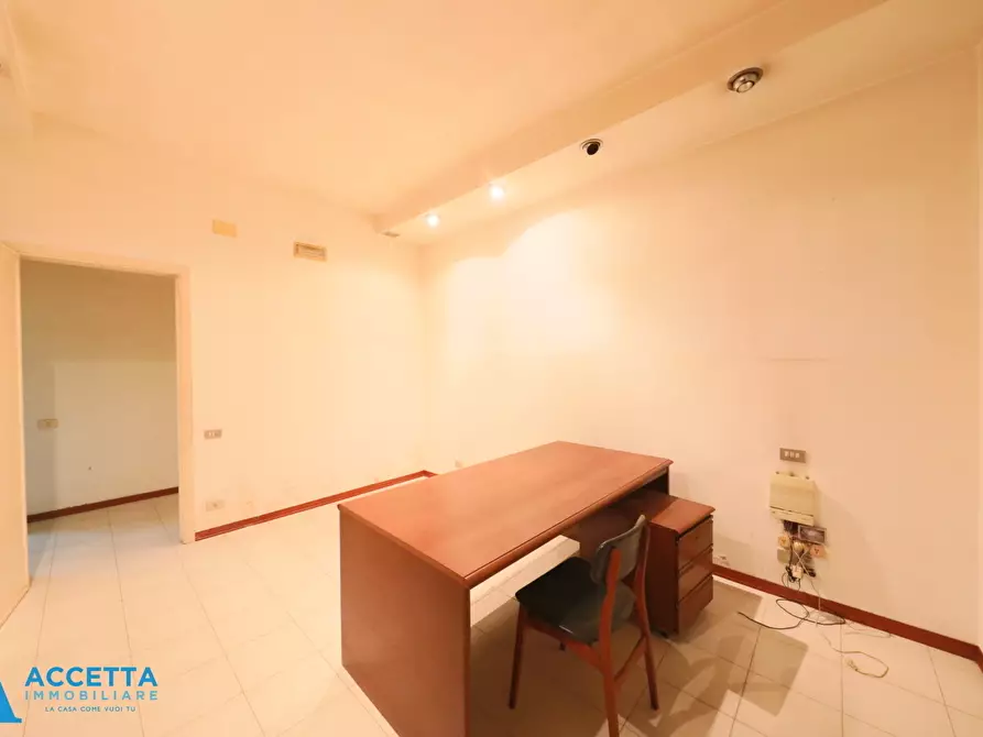 Immagine 12 di Bilocale in vendita  in Via Duca di Genova 63 a Taranto