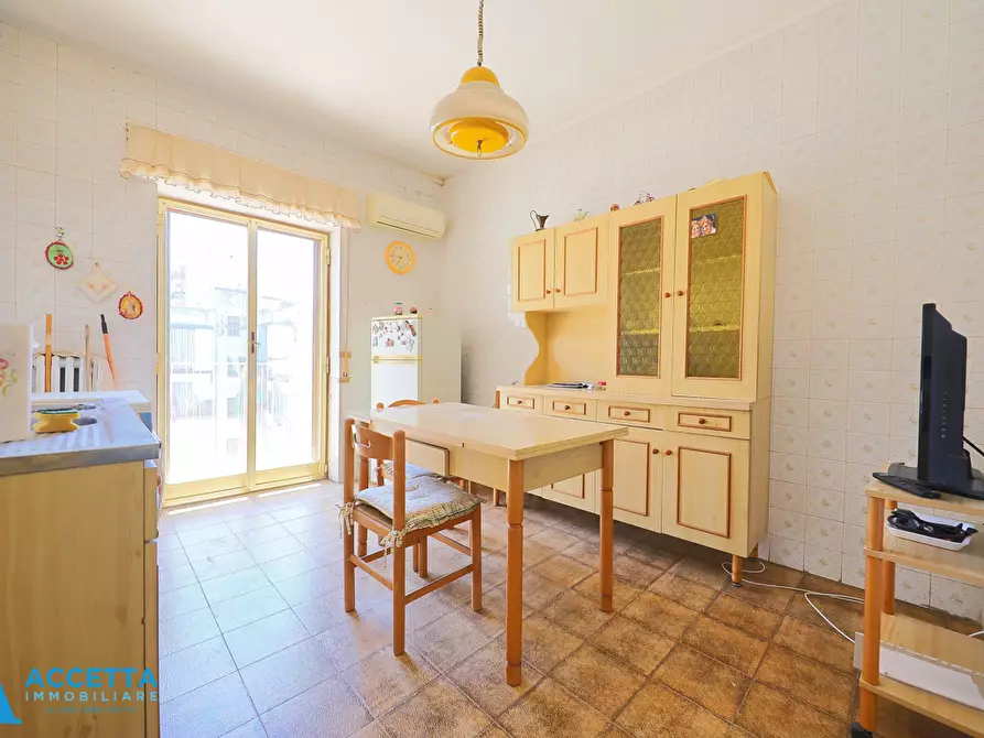 Immagine 13 di Bilocale in vendita  in Via Corsica 15 a Taranto