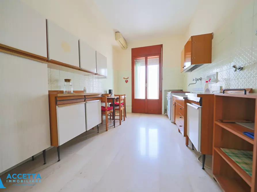 Immagine 15 di Trilocale in vendita  in Via Ugo De Carolis 10 a Taranto