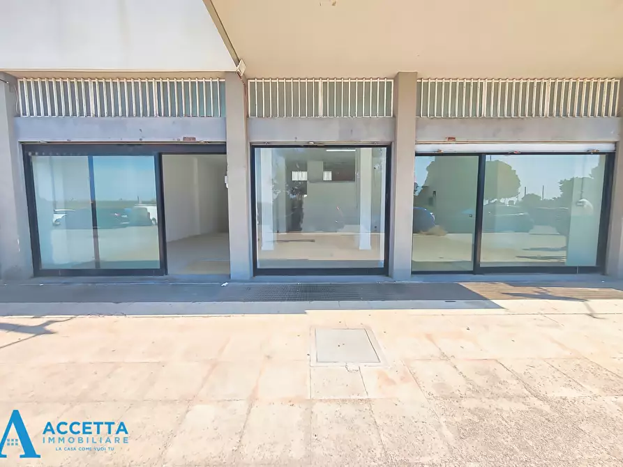 Immagine 6 di Locale commerciale in affitto  in Via Carlo Magno 20 a Taranto