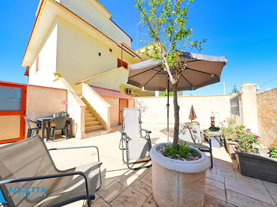 Immagine 2 di Villa in vendita  in Via Fior di Eucalipto 26 a Taranto