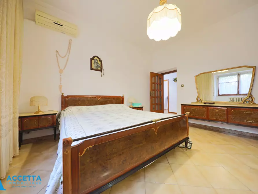 Immagine 15 di Quadrilocale in vendita  in Via della Croce 2 a Taranto