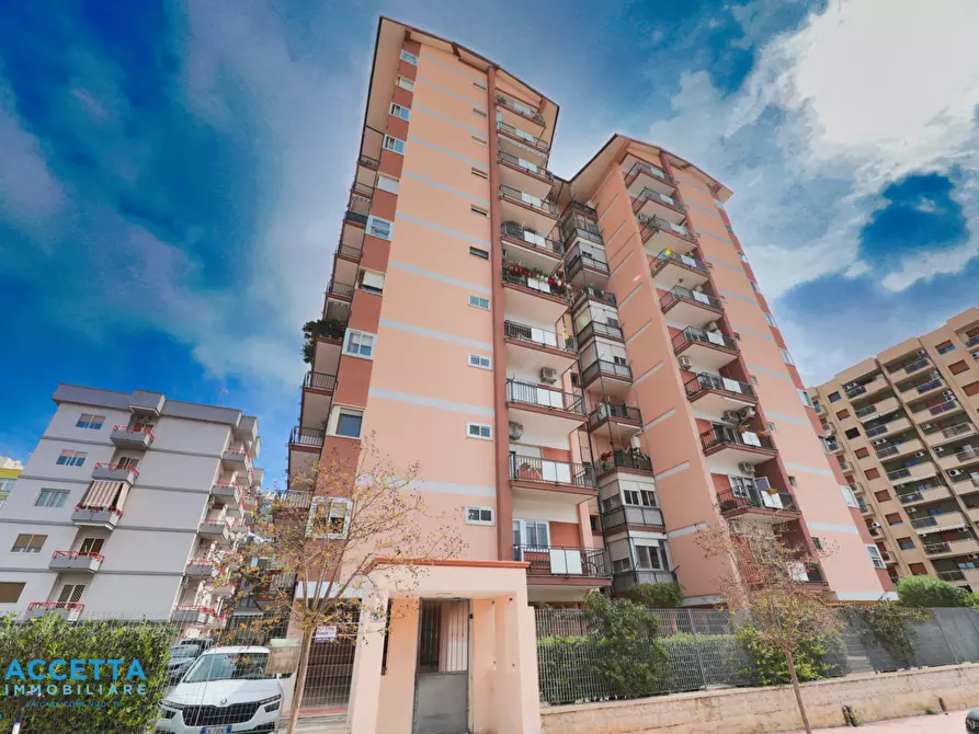 Immagine 1 di Trilocale in vendita  in Via Lago Trasimeno 5 a Taranto