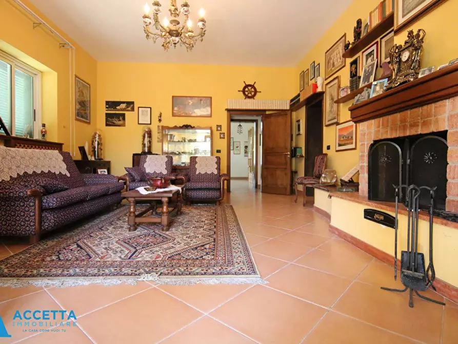 Immagine 1 di Villa in vendita  in via Aragoste a Taranto