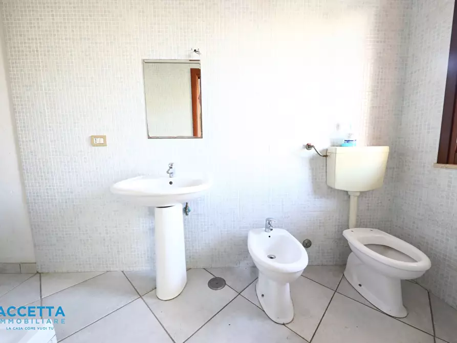 Immagine 7 di Locale commerciale in affitto  in Corso Vittorio Emanuele II 196 a Taranto