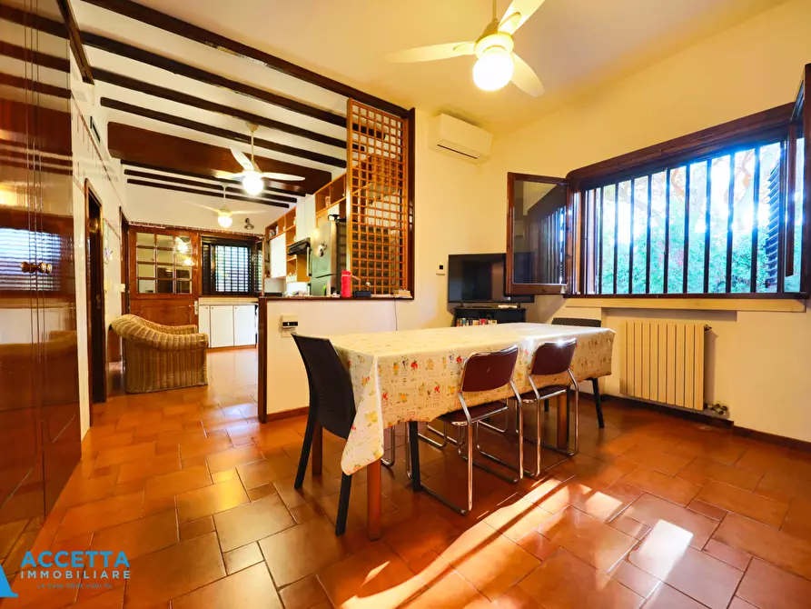 Immagine 15 di Villa in vendita  in Via Girasoli 292 a Taranto