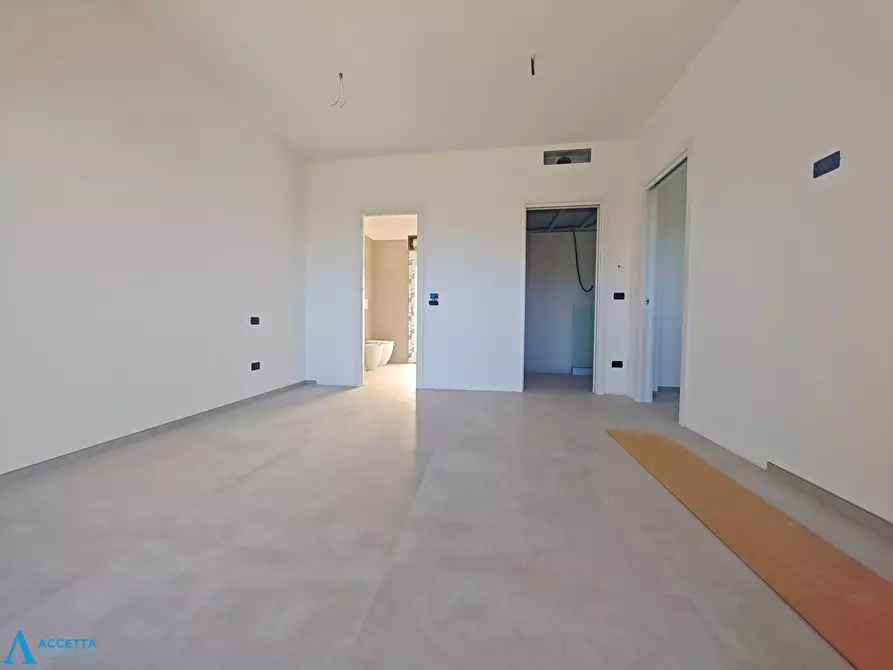 Immagine 15 di Villa in vendita  in Via Azalee a Taranto
