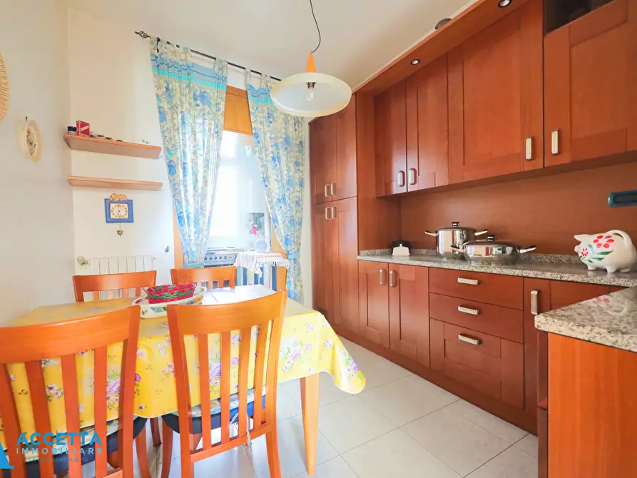 Immagine 10 di Quadrilocale in vendita  in Piazza Pio X 42 a Taranto