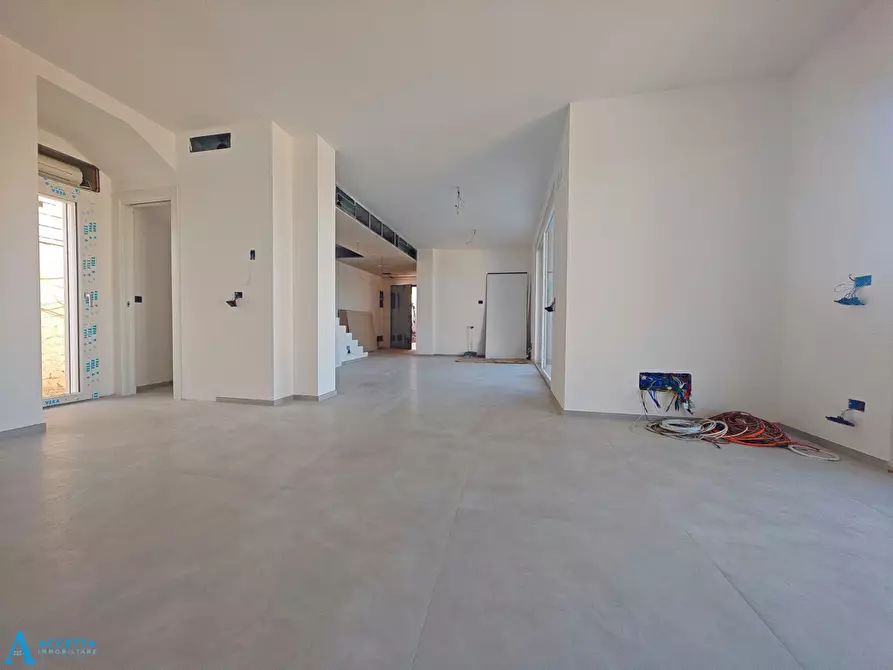 Immagine 10 di Villa in vendita  in Via Azalee a Taranto