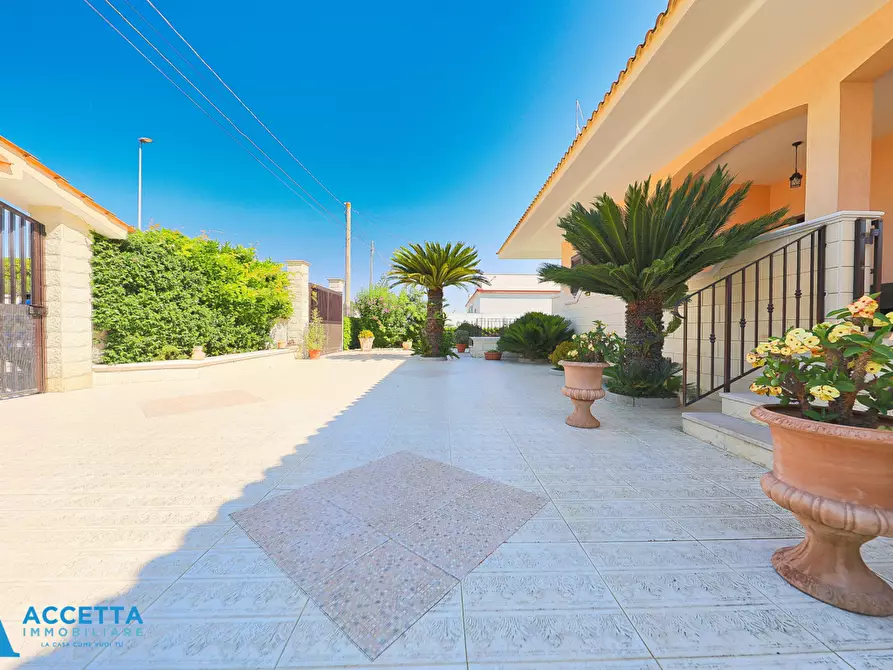 Immagine 2 di Villa in vendita  in Via Fior d'Agave 10 a Taranto