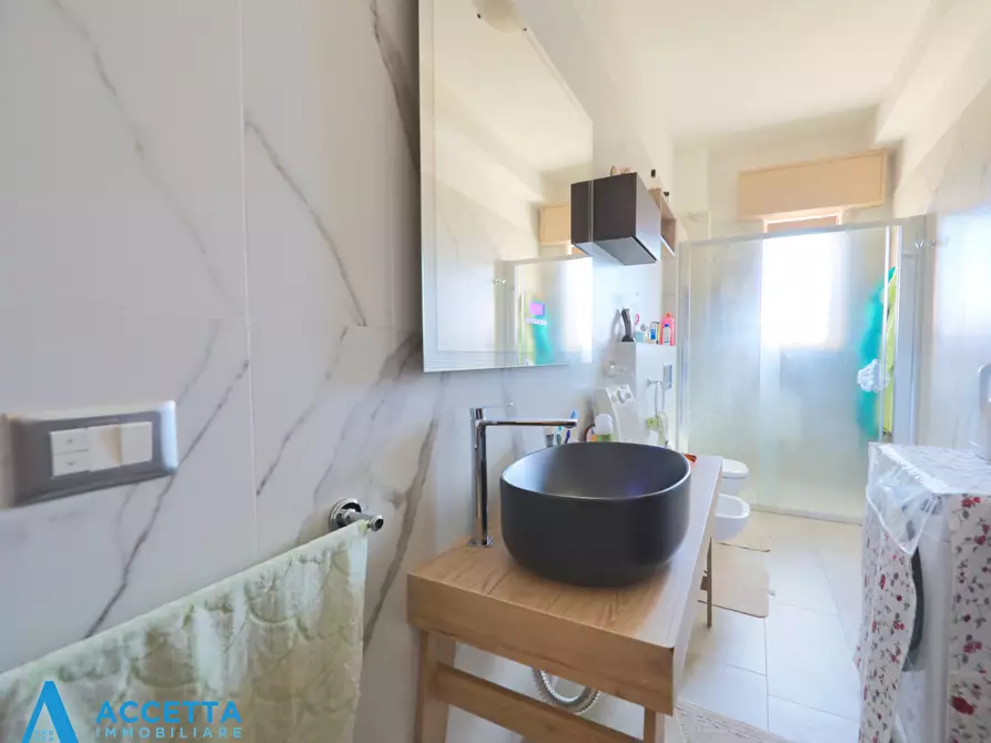 Immagine 18 di Trilocale in vendita  in Via Cesare Pascarella 6 a Taranto